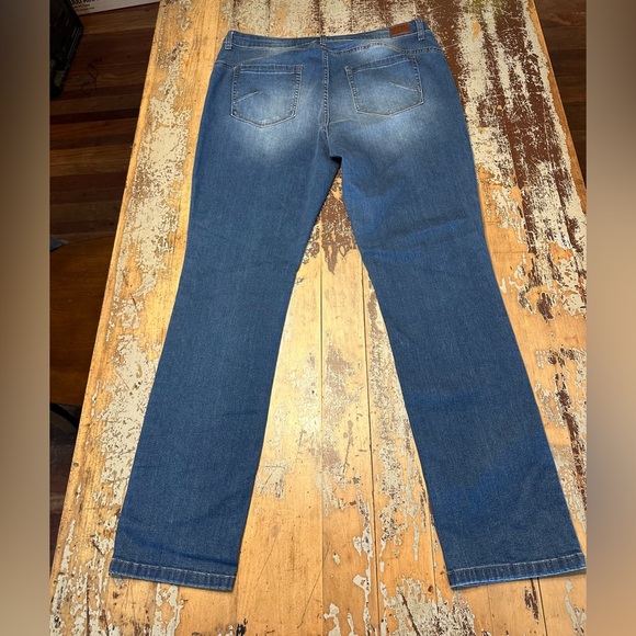 Sz 18 Jones New York Madison Slim skinny - medium wash jeans. Excellent shape! - Picture 5 of 5